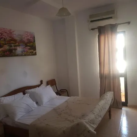 Vandrerhjem Split Rock Tirana