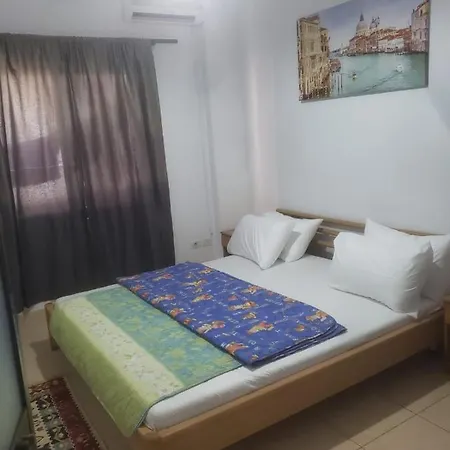 Split Rock Hostel Tiran