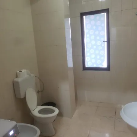 Split Rock Hostel Tiran