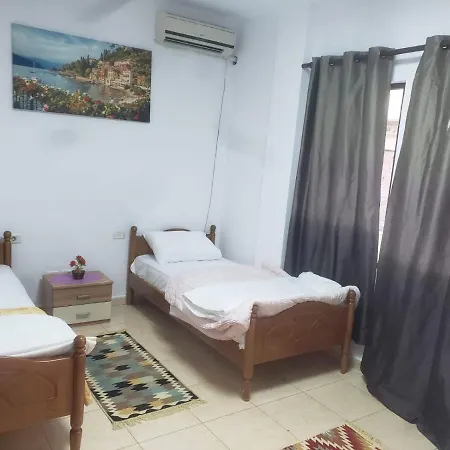 Hostel Split Rock Tiran