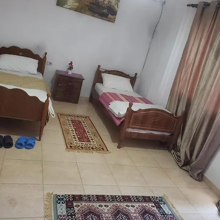 Hostel Split Rock Tiran