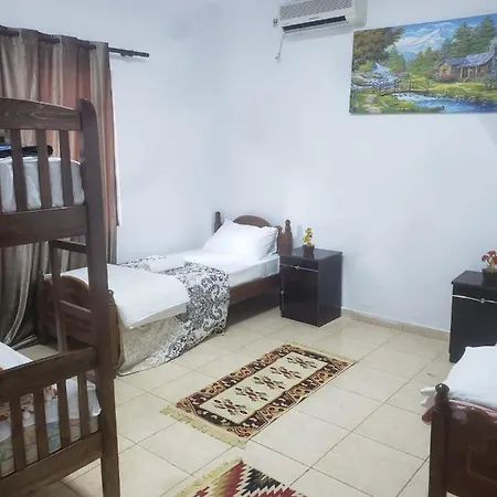 Split Rock Hostel Tiran