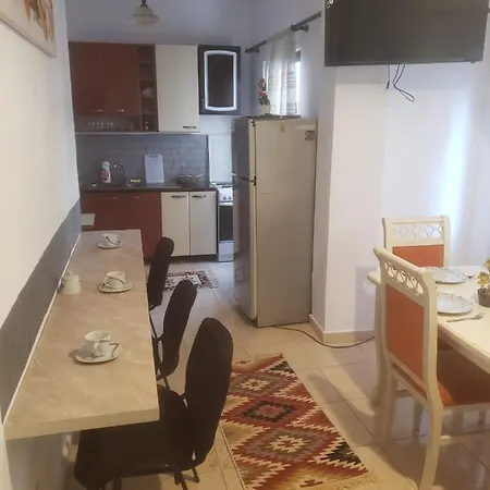 Hostel Split Rock Tiran