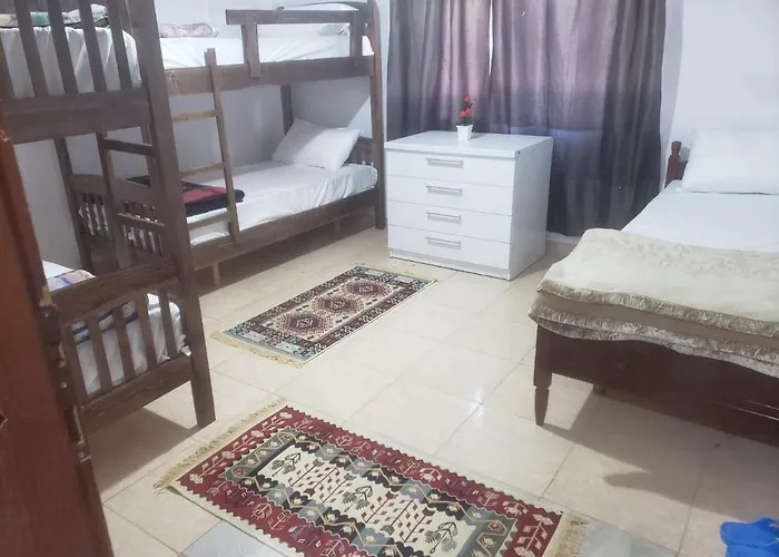 Split Rock Hostel Τίρανα