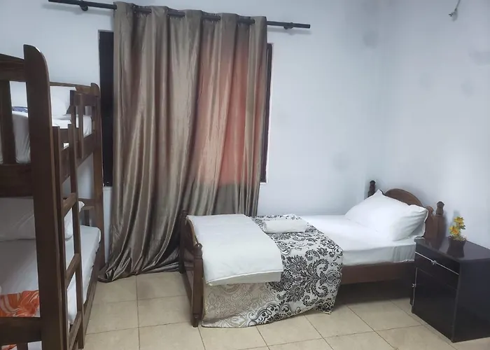 Split Rock Τίρανα