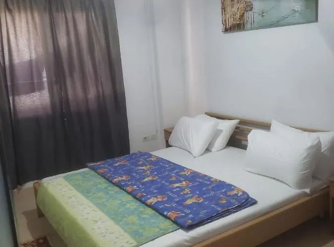 Split Rock Hostel Τίρανα