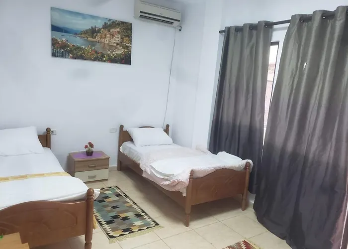 Hostel Split Rock Τίρανα