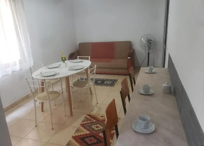 Split Rock Τίρανα