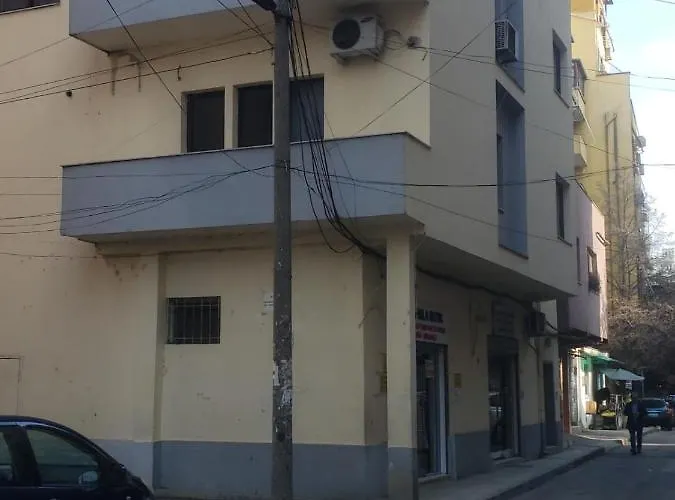 Split Rock * ティラナ