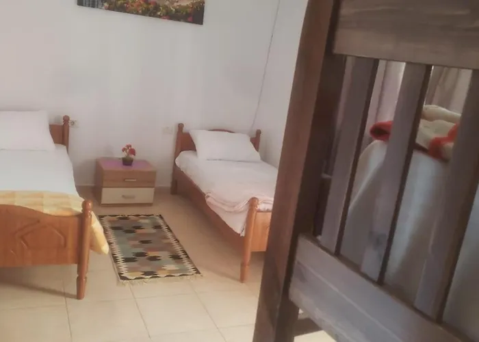 Split Rock * ティラナ